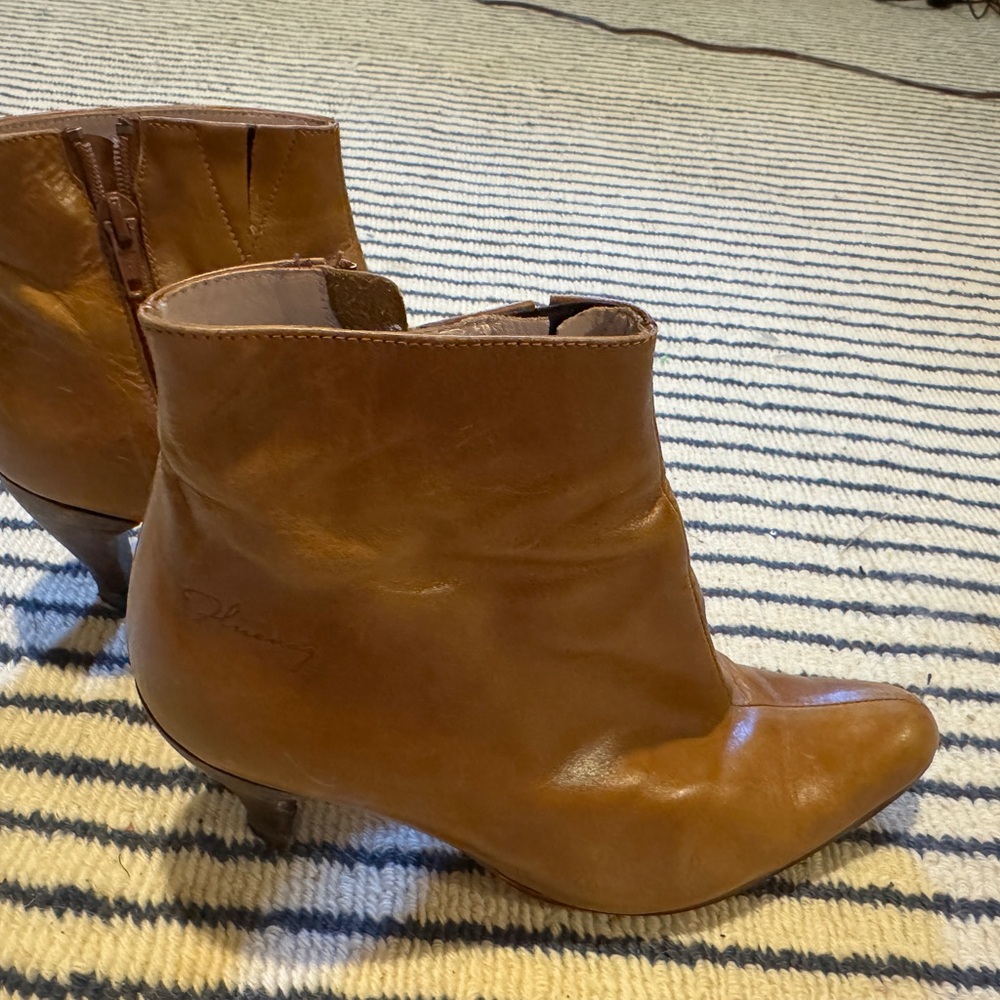 John Fluevog Tan Leather English Breakfast Teapot Ankle Bootie $395 New